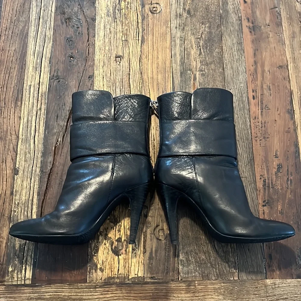 Boutique 9 Leather Bootie (5) - Picture 2 of 5